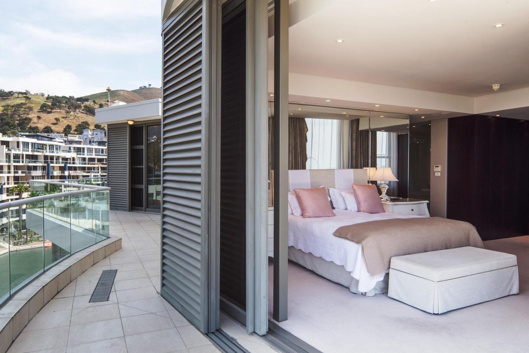 Waterfront Village Cape Town Room photo
